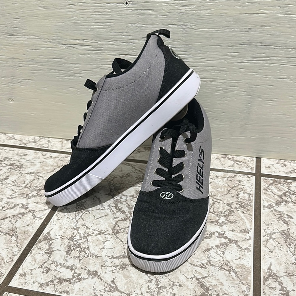Heelys Men's Black and Gray Sneakers